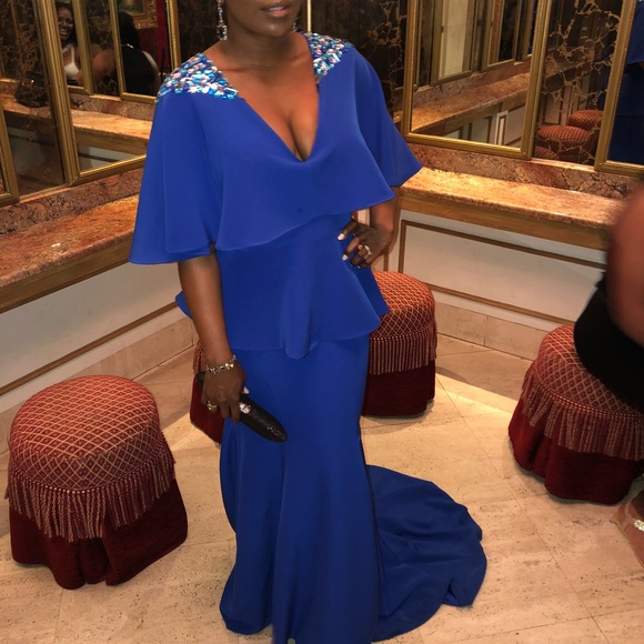 Blue gown, Wore only once. Still is good condition - Picture 3 of 5